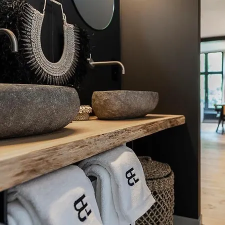 Luxury In Historic ! Homestay